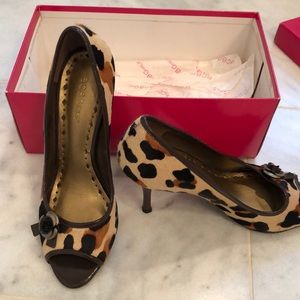 BCBG girls leopard print peep-toe pumps